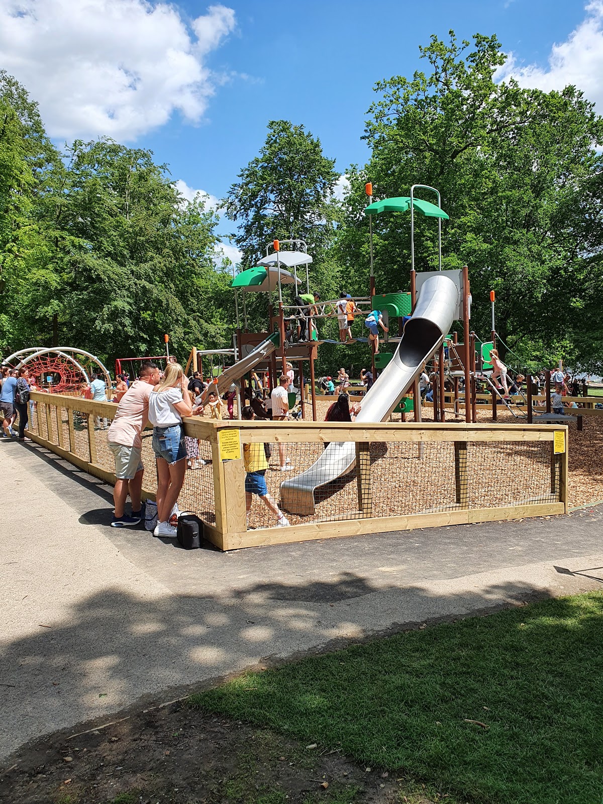 https://whatremovals.co.uk/wp-content/uploads/2022/02/Tilgate Park-225x300.jpeg